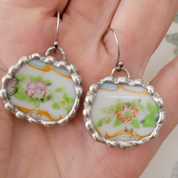 Vintage Hand Painted Flowers Broken China Soldered Earrings - Picture 4 of 4